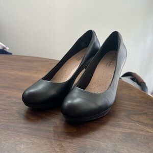 Clark’s Size 6 in like new condition